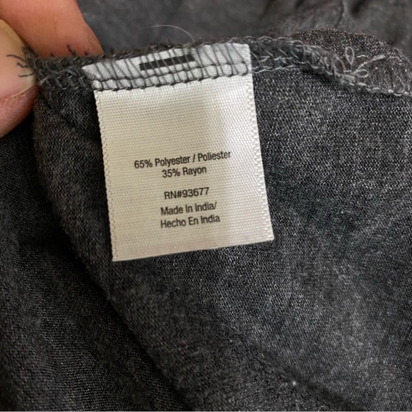 a.n.a Dark Heather Gray Women’s Scoop Neck Tee - Picture 6 of 7